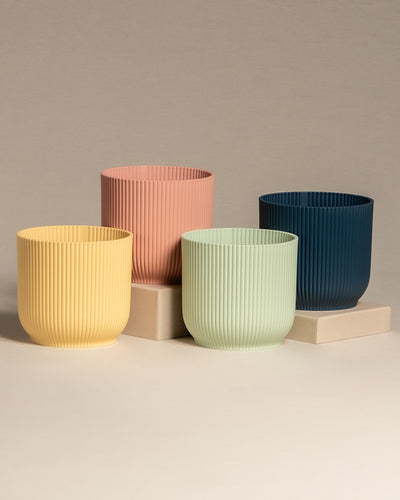 Kunststoff-Töpfe Vibes in den färben gelb, pink, grün und blau mit dem Durchmesser 14 cm 