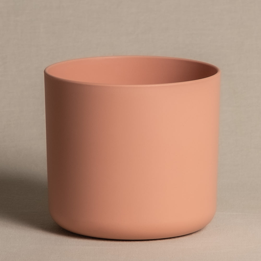 Pinker Übertopf mit 14cm Durchmesser.