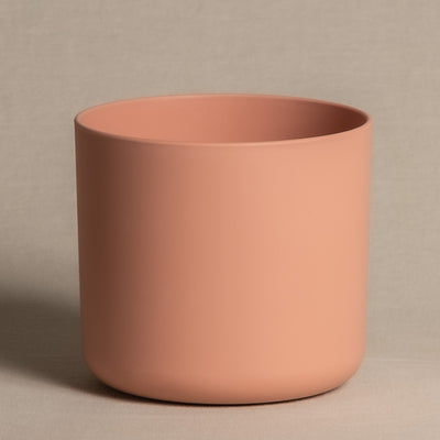 Pinker Übertopf mit 14cm Durchmesser.