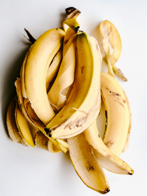 Aufnahme geschälte Bananenschalen ohne Fruchtfleisch
